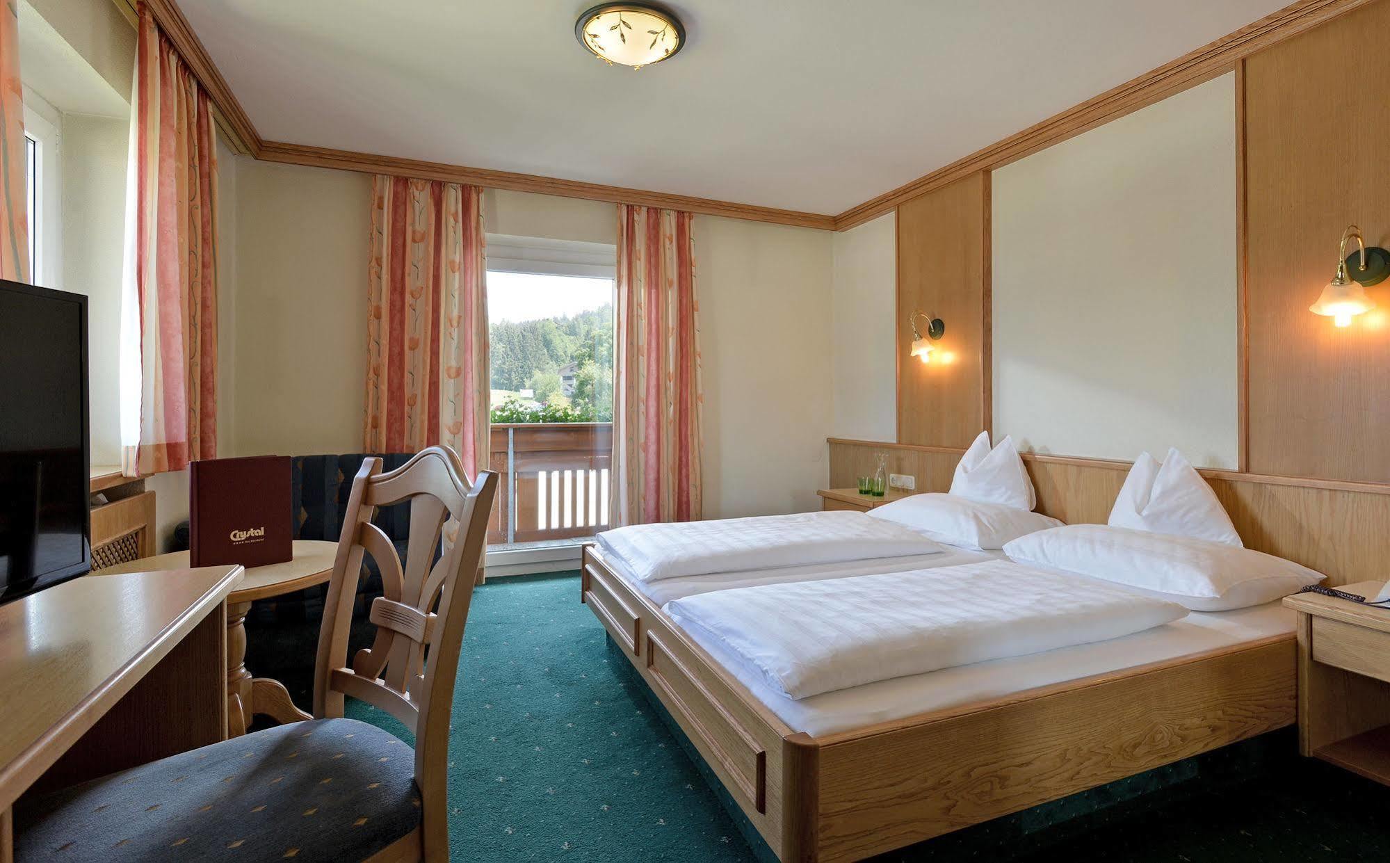 Classic Rooms By Crystal Sankt Johann in Tirol Exterior foto